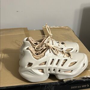 adidas Kids Sneakers in Cream and Tan